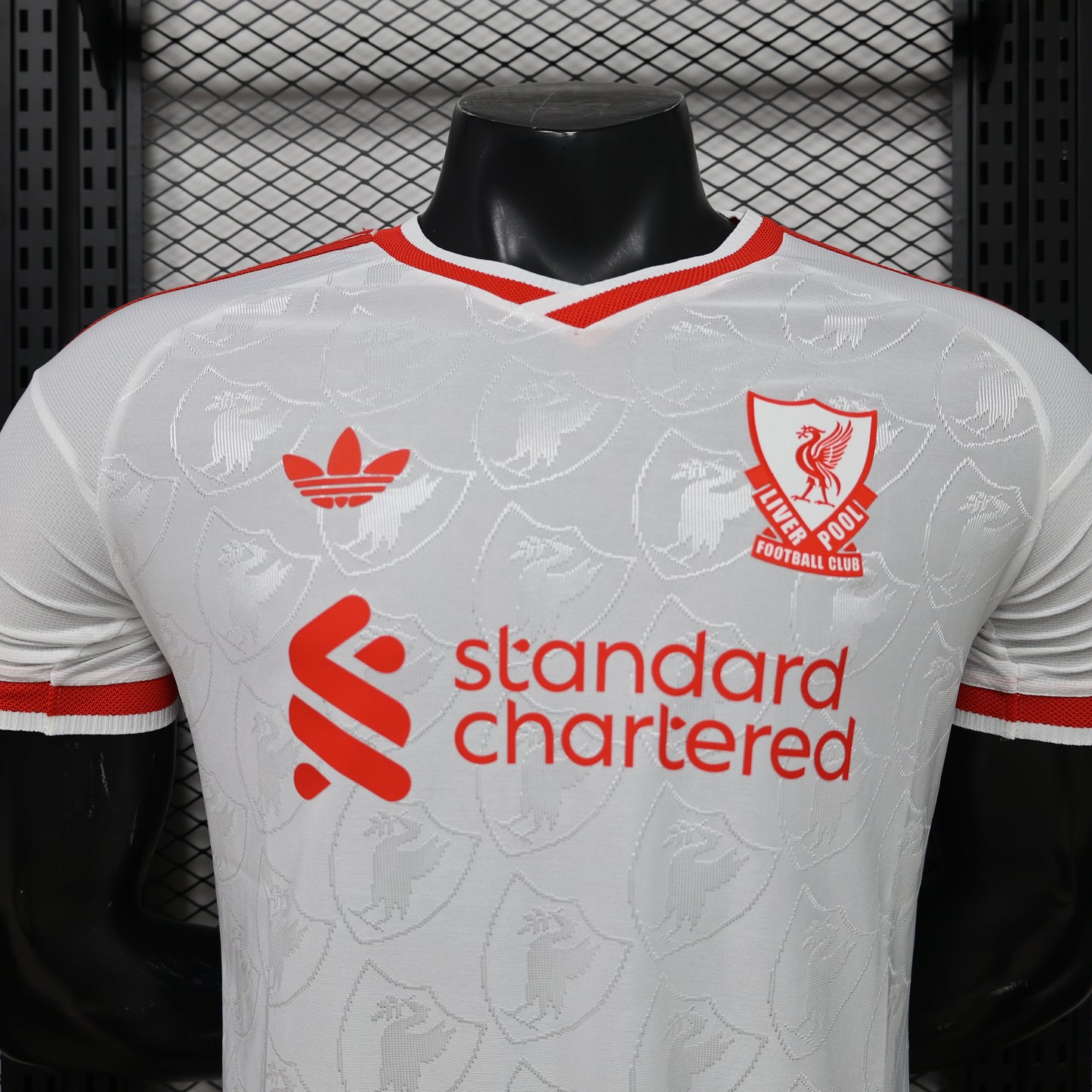 Player 26.27 Liverpool Casual White