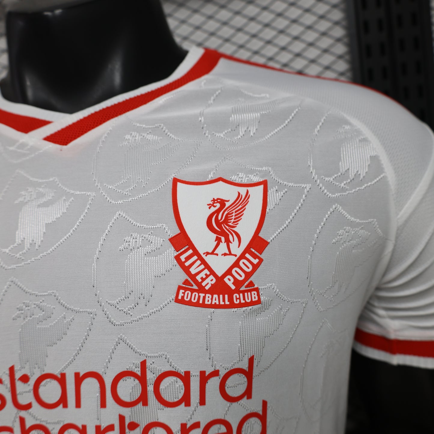 Player 26.27 Liverpool Casual White