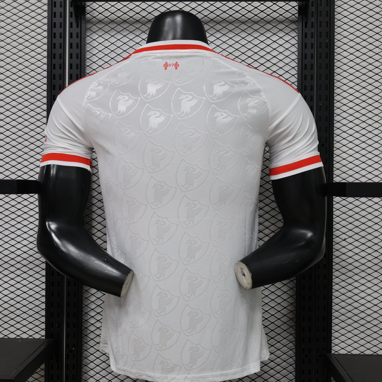 Player 26.27 Liverpool Casual White